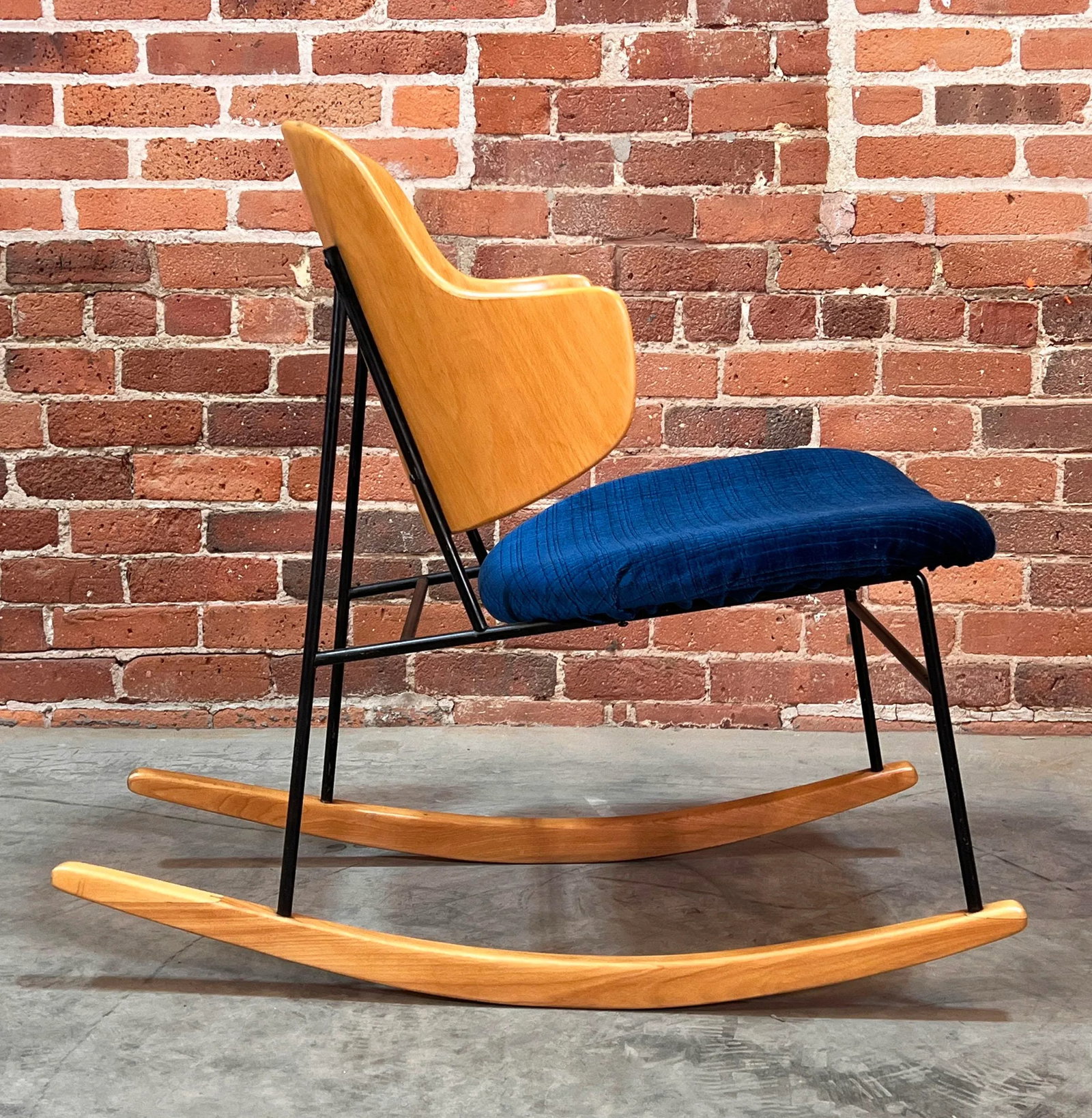 C.1950's Mid Century Modern Ib Kofod-Larsen Penguin Rocker Rocking Chair - 4