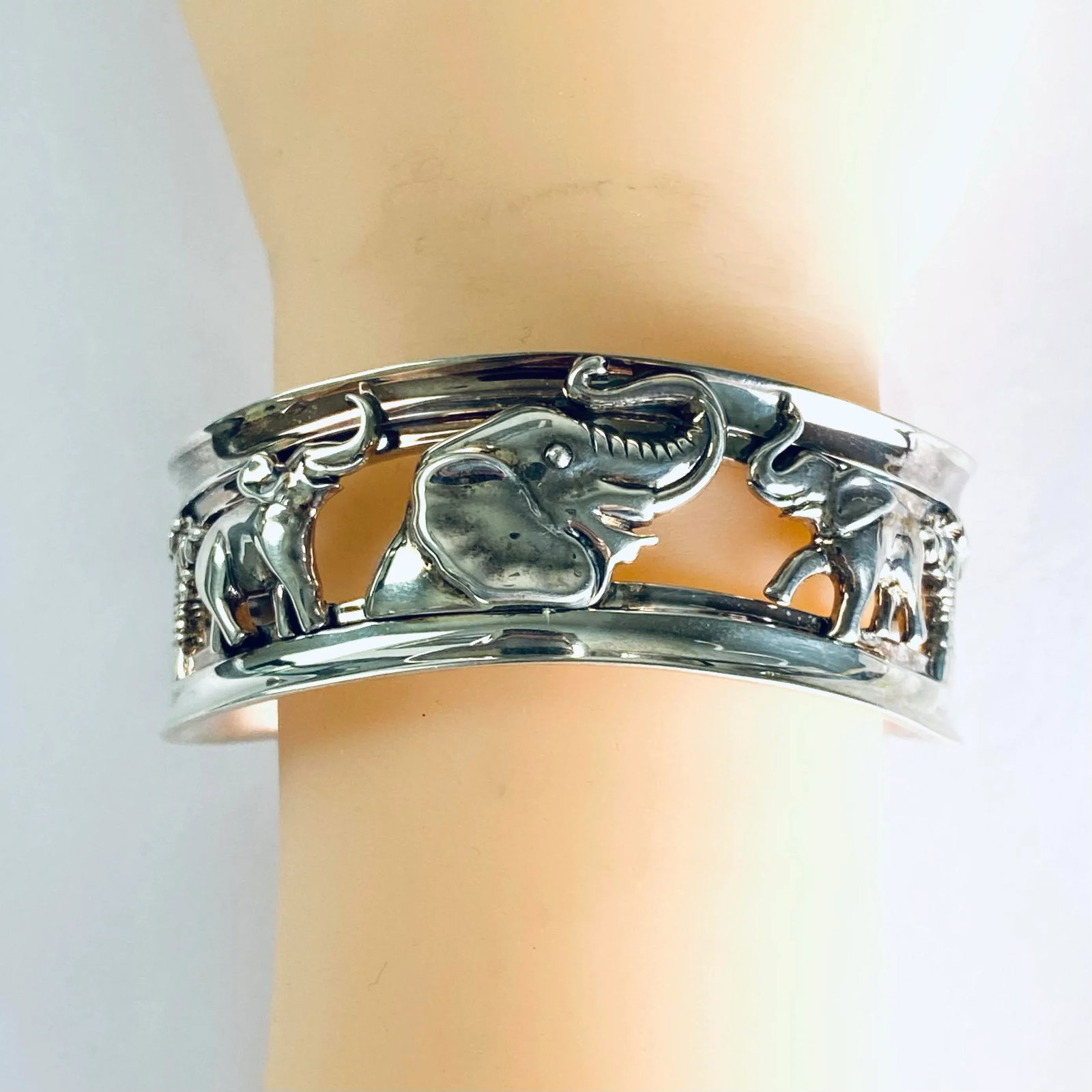 Vintage Kieselstein Cord Sterling Silver Elephant Cuff Bracelet - 3