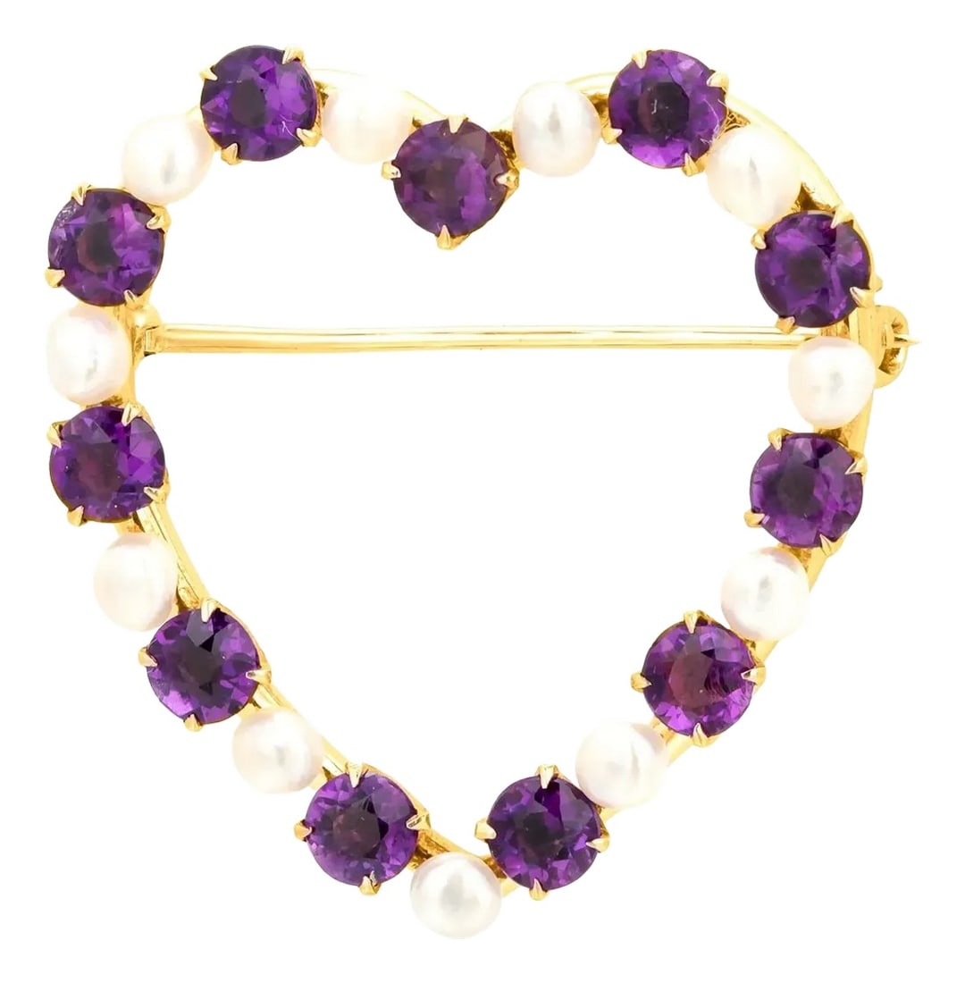 1970s 14k Yellow Gold Heart Shaped Pin With Semi Baroque Pearls and Amethysts: An Exquisite Blend of Elegance and Romantic Charm Elevate your jewelry collection with this stunning 14K Yellow Gold Heart Shaped Brooch, masterfully crafted to capture the essence of timeless beauty