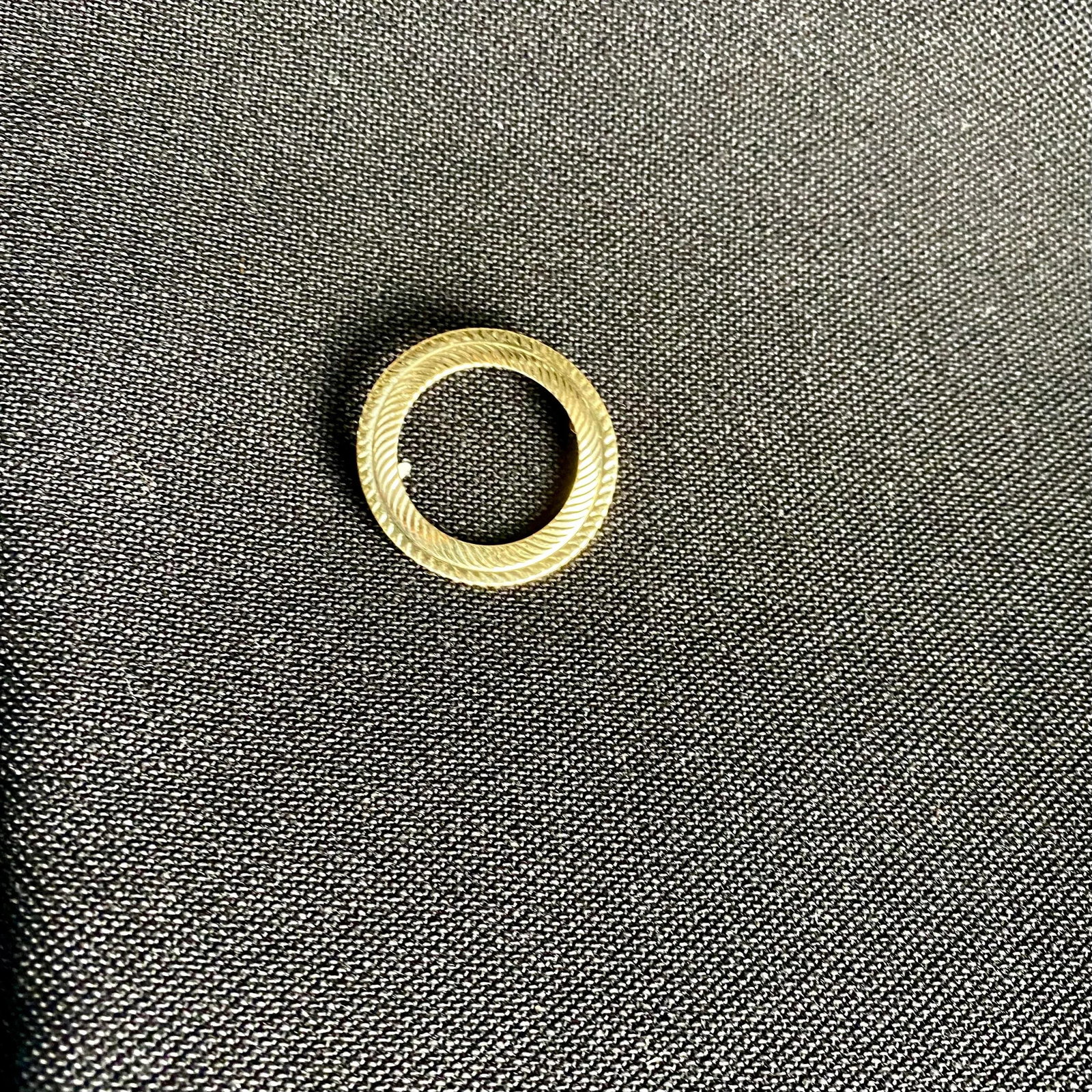 1990s 14k Yellow Gold Circle Brooch With Etched Accents - 7