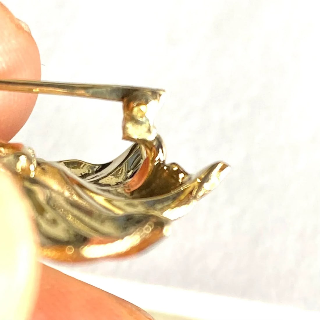 1990s 14k Yellow Gold Leaf Brooch With 4mm Round Cultured Pearl - 4