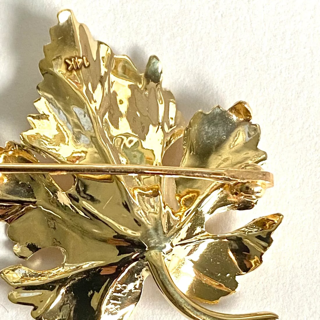 1990s 14k Yellow Gold Leaf Brooch With 4mm Round Cultured Pearl - 5