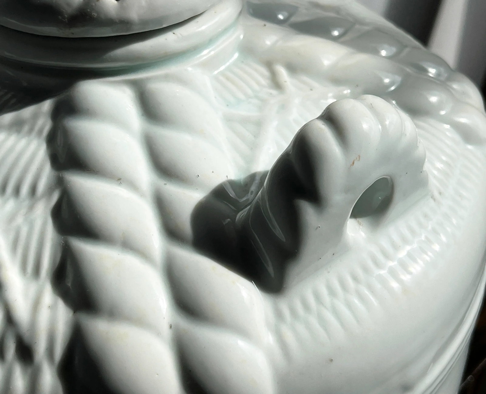 Late 19th Century Antique Japanese Blue and While Porcelain Lidded Barrel Shaped Sake Jug / Cask - 5