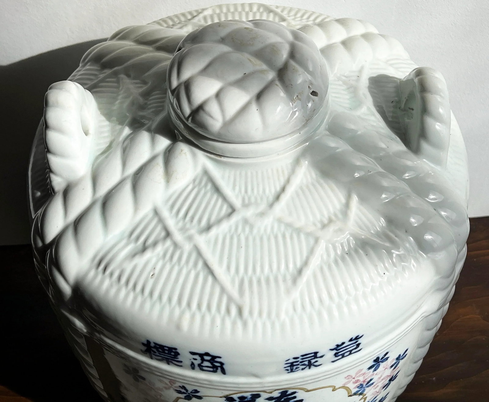 Late 19th Century Antique Japanese Blue and While Porcelain Lidded Barrel Shaped Sake Jug / Cask - 7