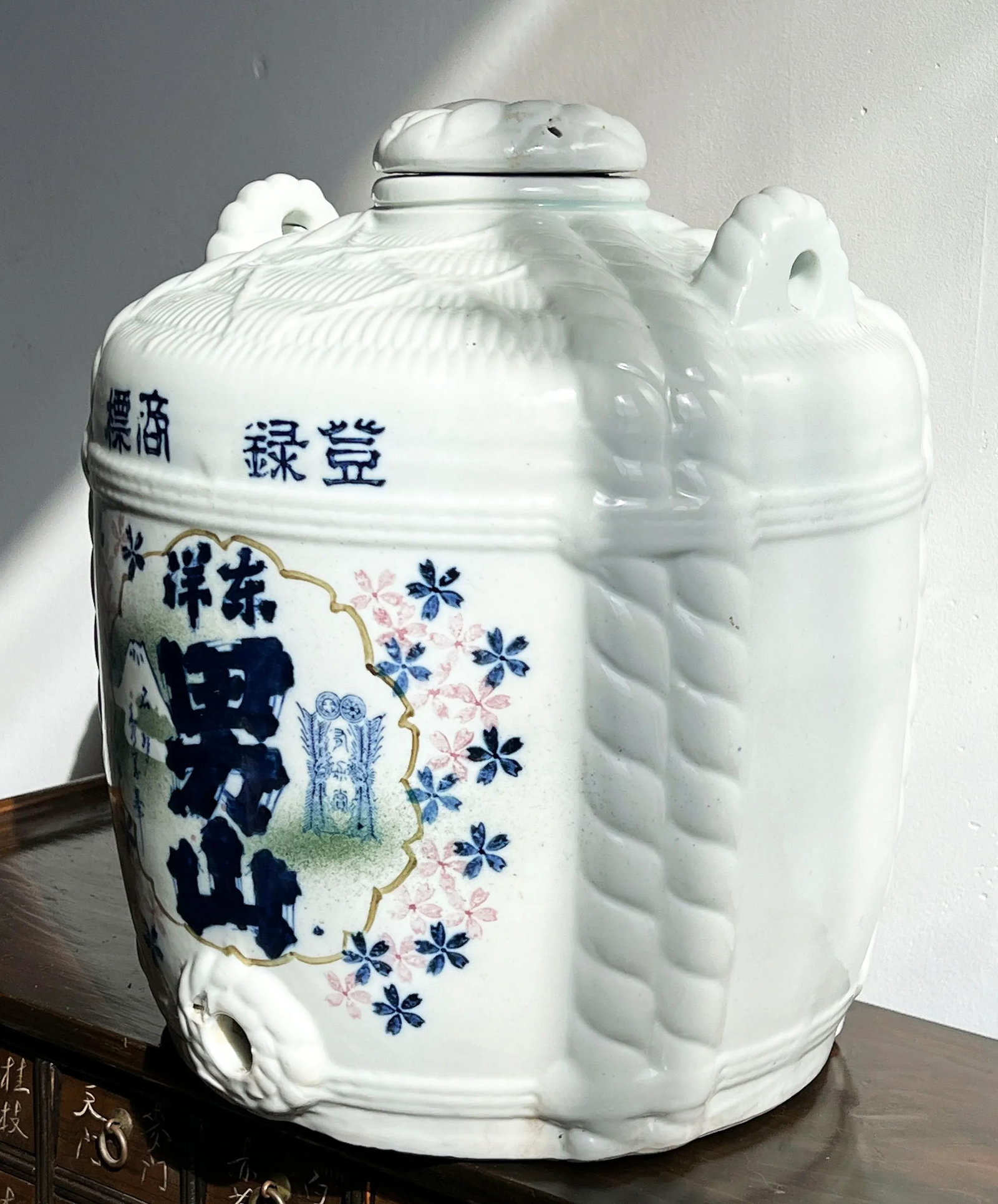 Late 19th Century Antique Japanese Blue and While Porcelain Lidded Barrel Shaped Sake Jug / Cask - 9