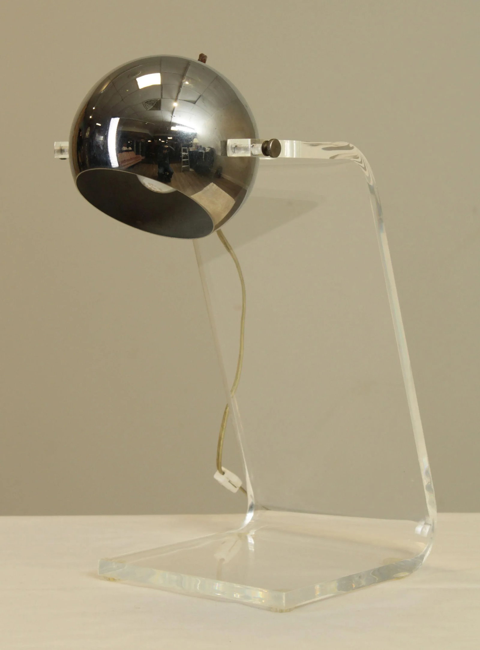 Primo' Lucite & Chrome Atomic Eyeball Desk Lamp Manner of Sonneman - 2