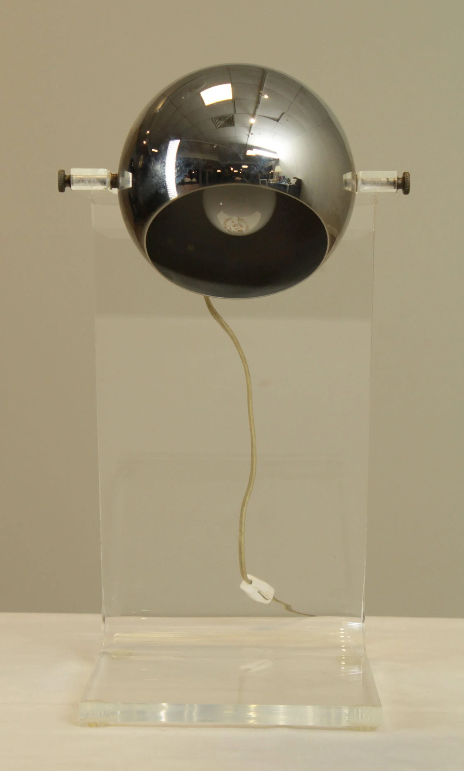 Primo' Lucite & Chrome Atomic Eyeball Desk Lamp Manner of Sonneman - 3