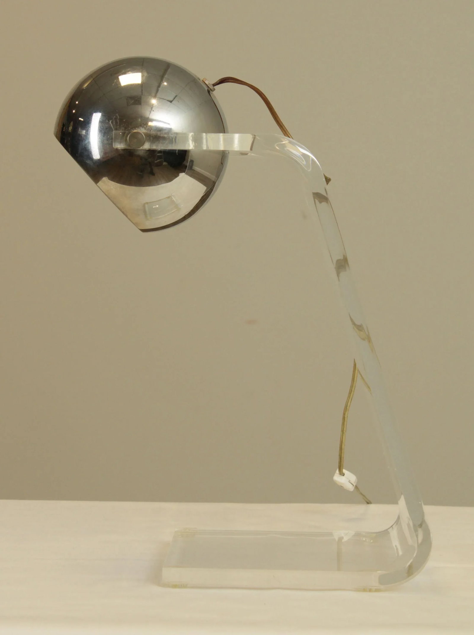 Primo' Lucite & Chrome Atomic Eyeball Desk Lamp Manner of Sonneman - 4
