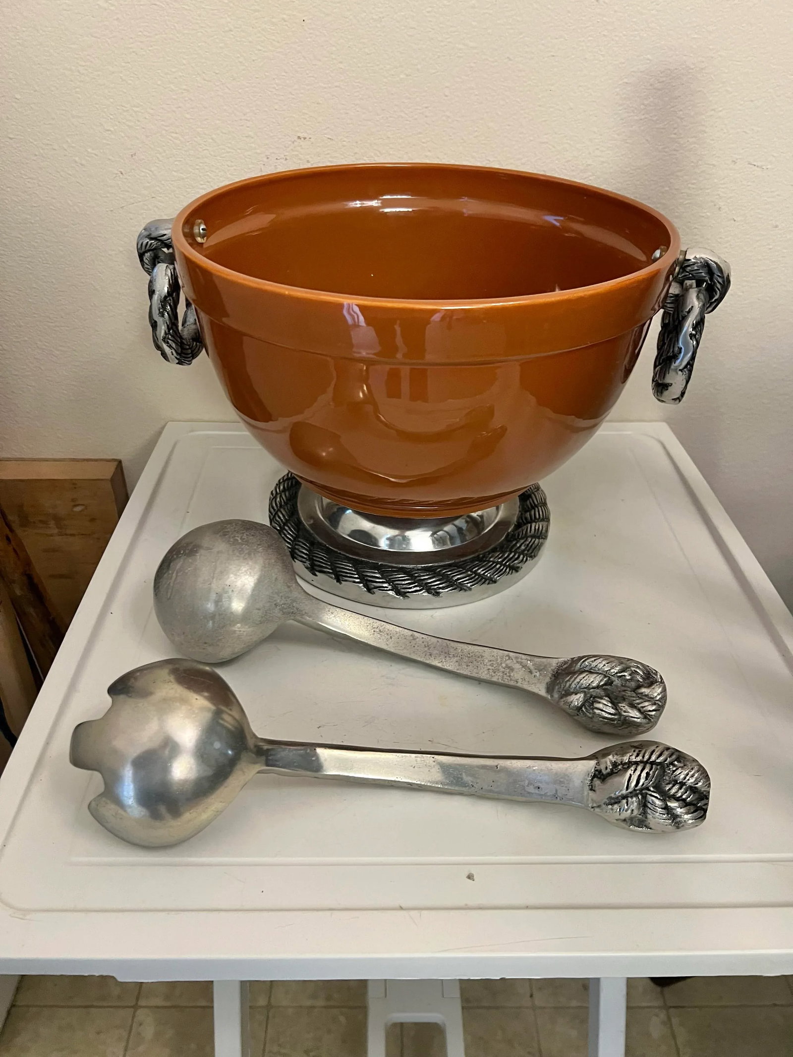 Ceramic Salad Serving Bowl Set With Silver Accents - 3 Pieces - 5