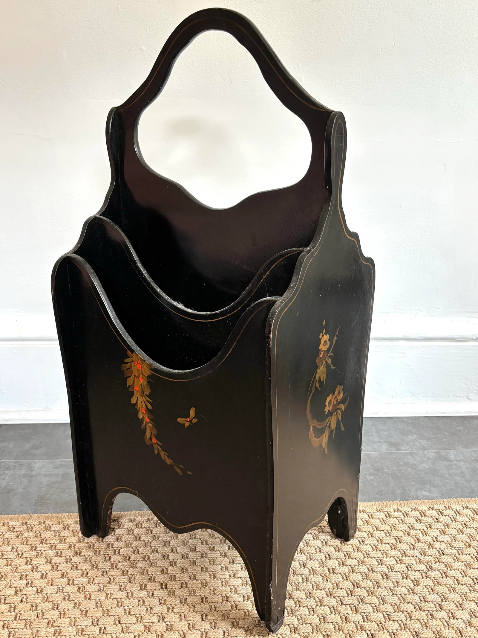 Vintage 1990s Hand-Painted Chinoiserie Magazine Rack - 8