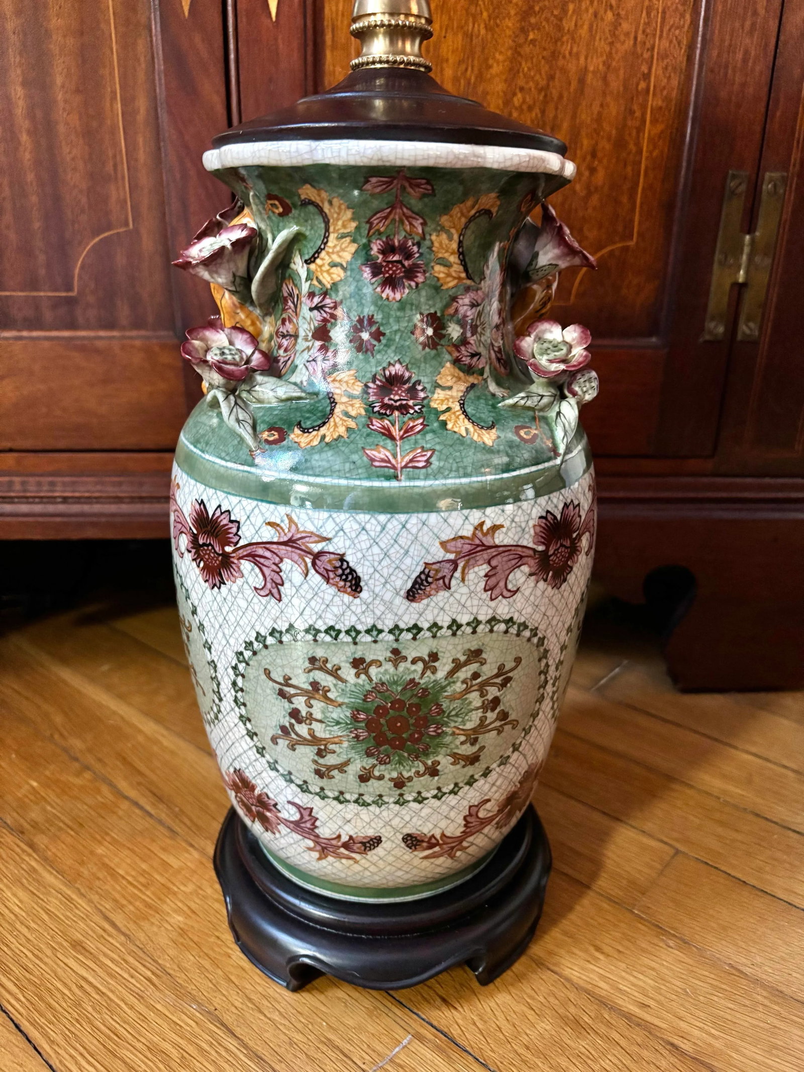Vintage Mottahedeh Style Hand Painted Chinese Porcelain Table Lamp With Three Dimensional Vines and - 2