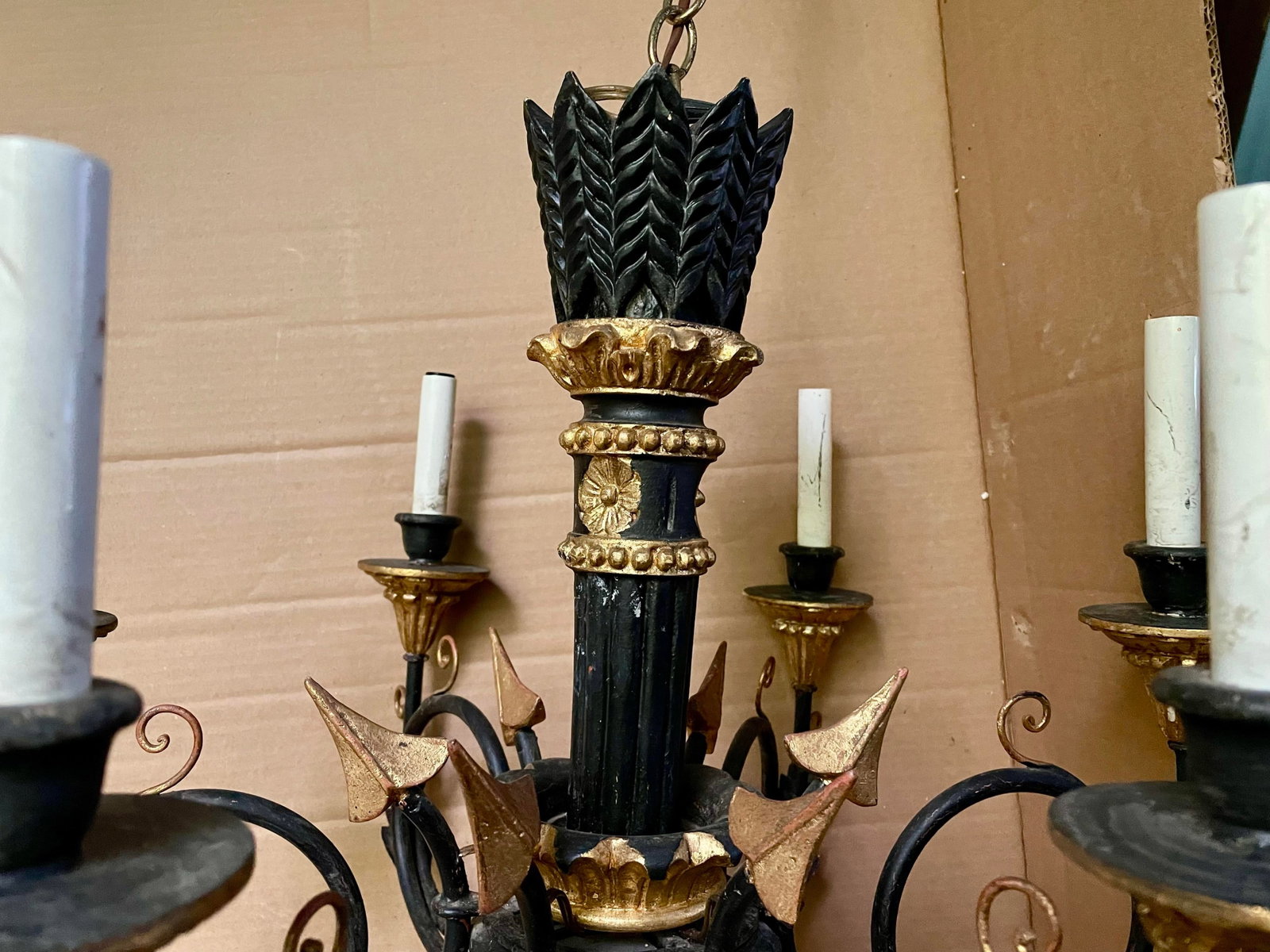 Mid 20th Century Neoclassic Arrow Italian Hand Carved Black Gold Painted Wood 6 Light Chandelier - 4