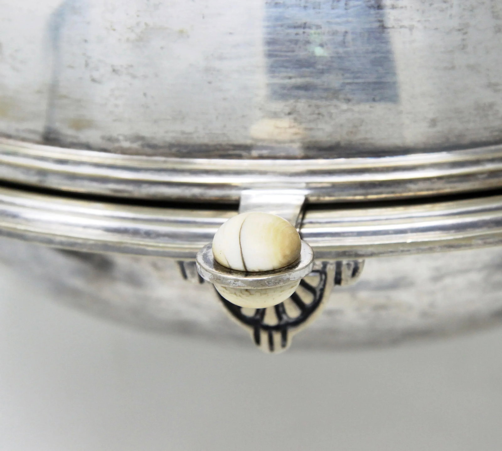 Antique English Silverplate Domed Lidded Server With Lion Paw Feet - 4