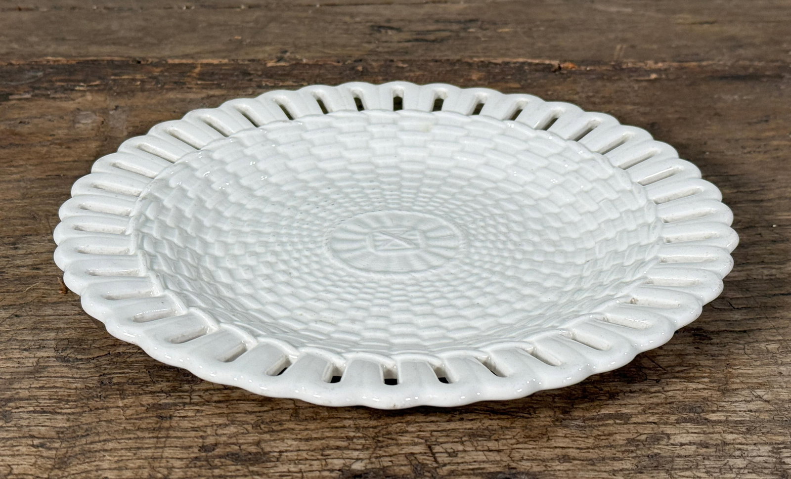 Antique Wedgwood Creamware Queensware Pierced Basketweave Plate With Scalloped Rim - 3