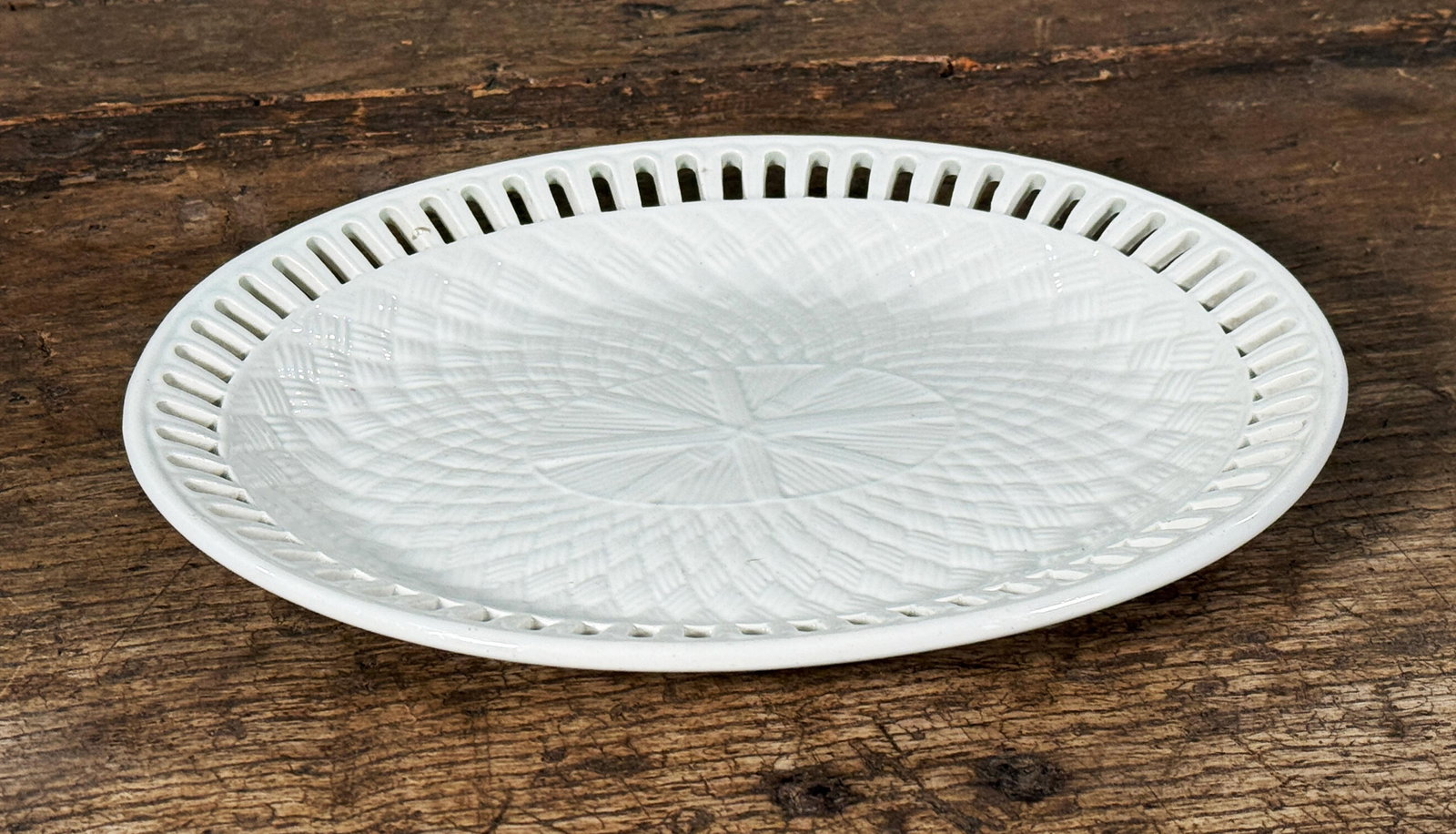 19th C. Wedgwood Creamware Pierced Basketweave Oval Platter With Scalloped Rim - 3