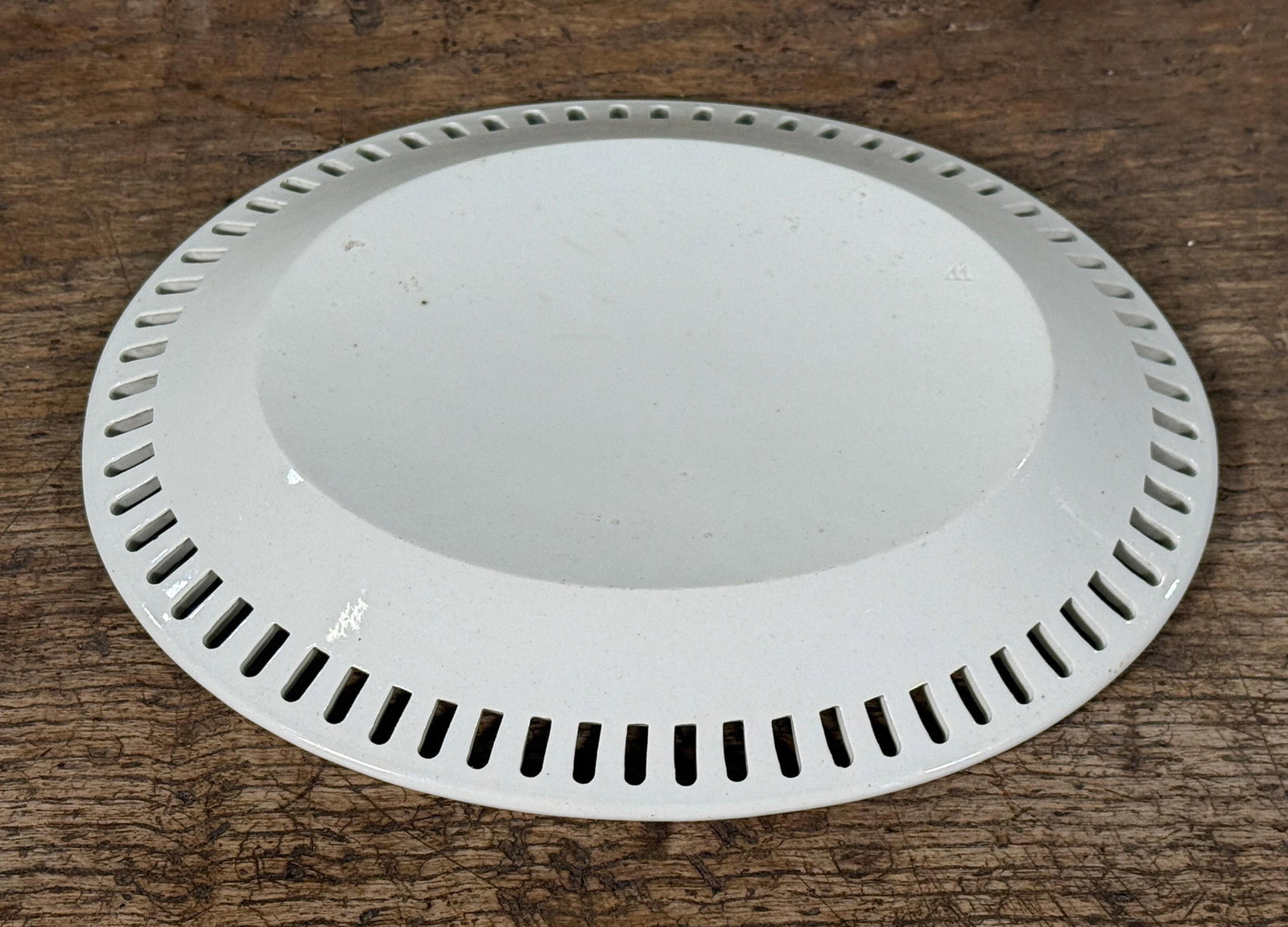 19th C. Wedgwood Creamware Pierced Basketweave Oval Platter With Scalloped Rim - 4