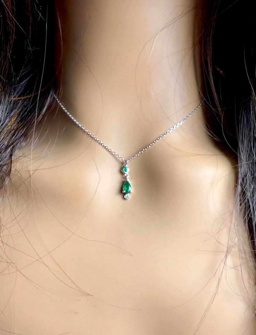 14k White Gold Pear-Shaped Emerald & Diamond Drop Pendant Necklace 17 Inch - 5