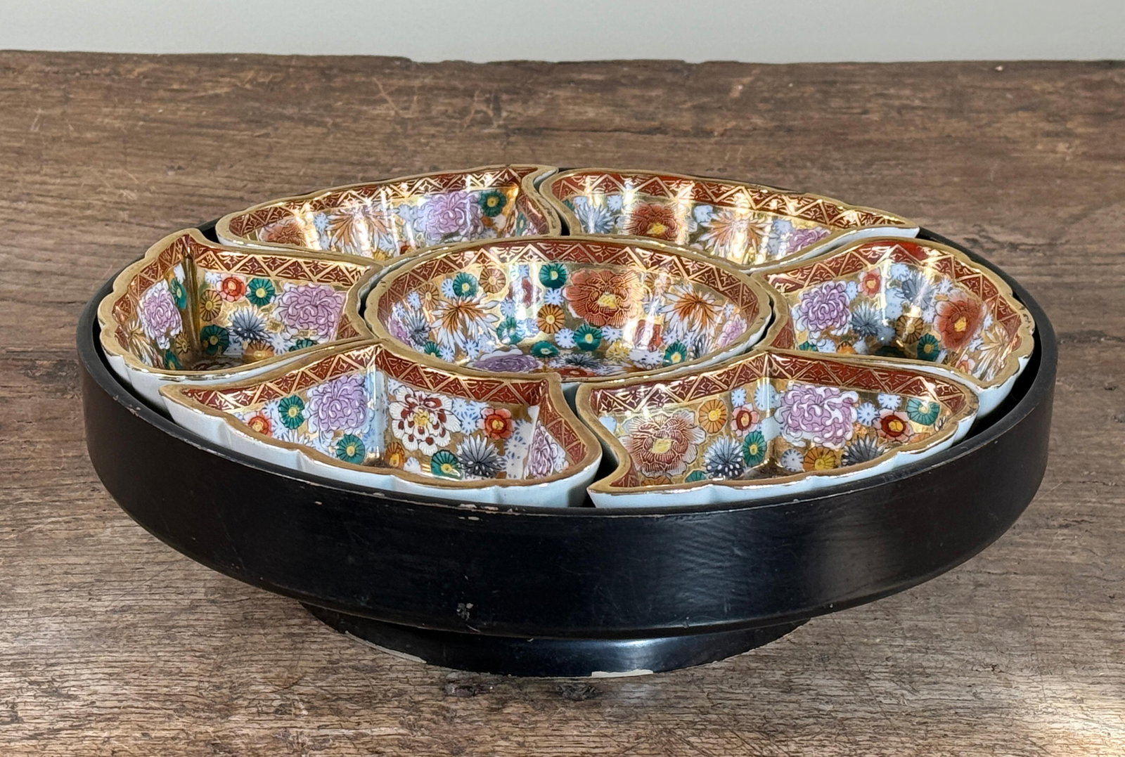 Antique Japanese Kutani Porcelain Divided Serving Bowl in Lacquered Lazy Susan - 3