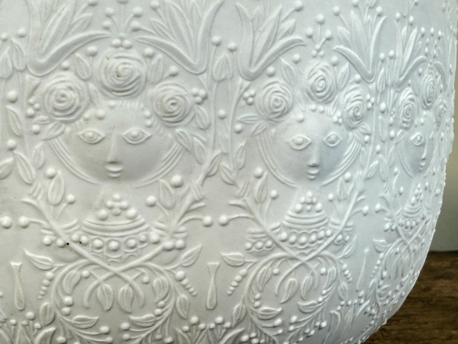Mid Century Rosenthal Bjorn Wiinblad Romanze White Relief Porcelain Bowl Sculptural Design - 2