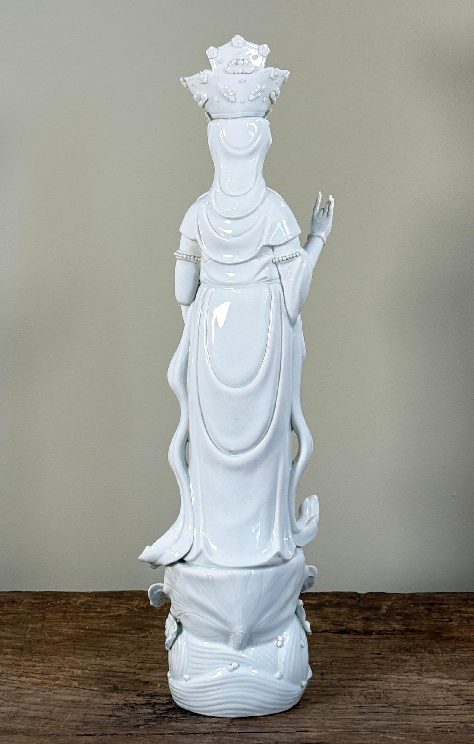 Vintage Chinese Blanc De Chine Guanyin Porcelain Deity Statue on Lotus Pedestal - 11