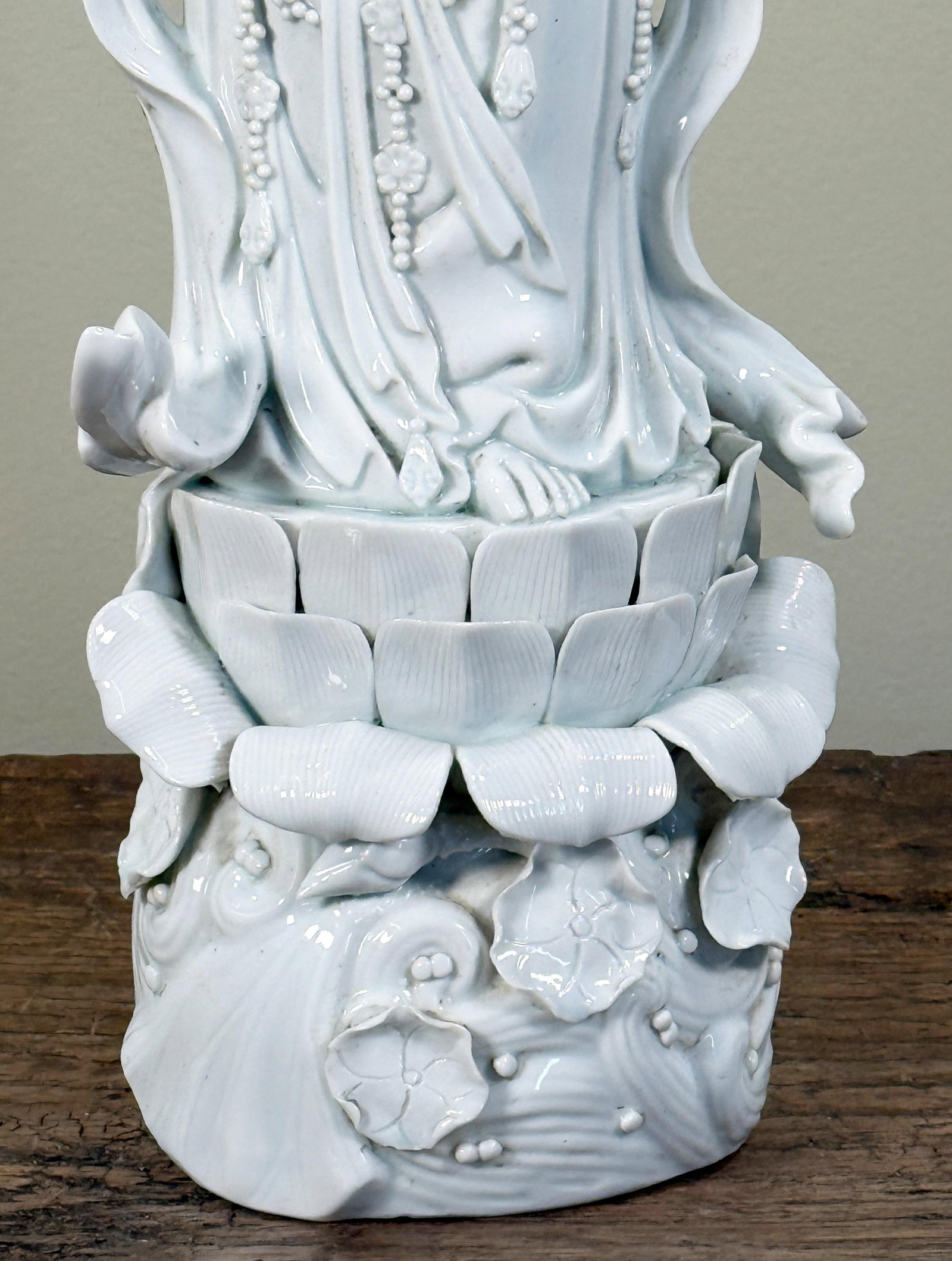 Vintage Chinese Blanc De Chine Guanyin Porcelain Deity Statue on Lotus Pedestal - 12