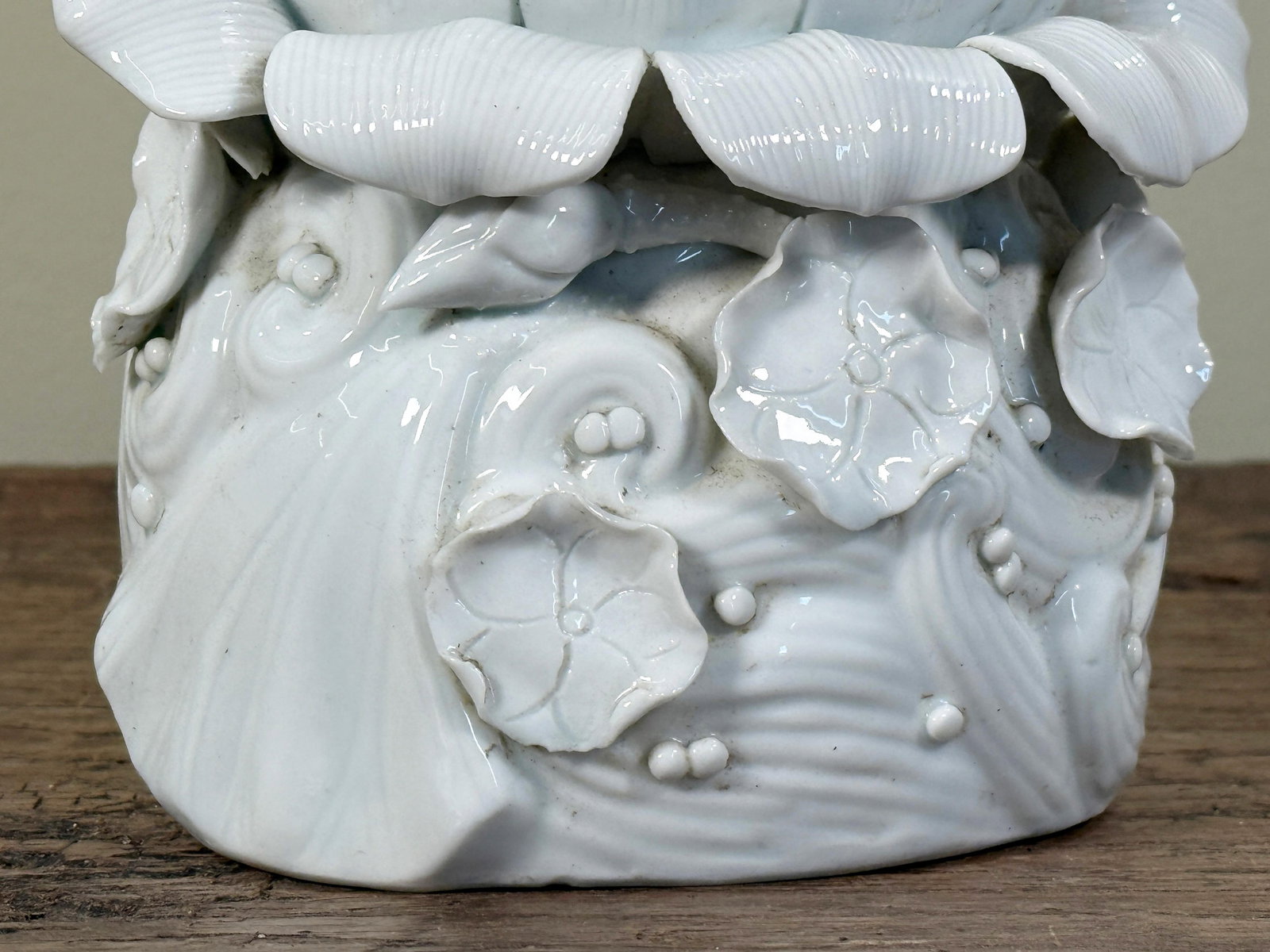 Vintage Chinese Blanc De Chine Guanyin Porcelain Deity Statue on Lotus Pedestal - 14