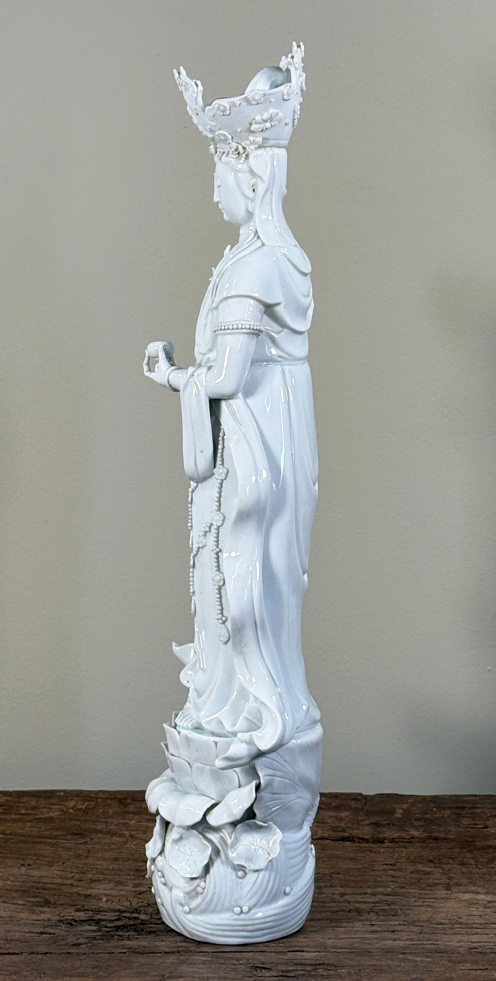 Vintage Chinese Blanc De Chine Guanyin Porcelain Deity Statue on Lotus Pedestal - 5