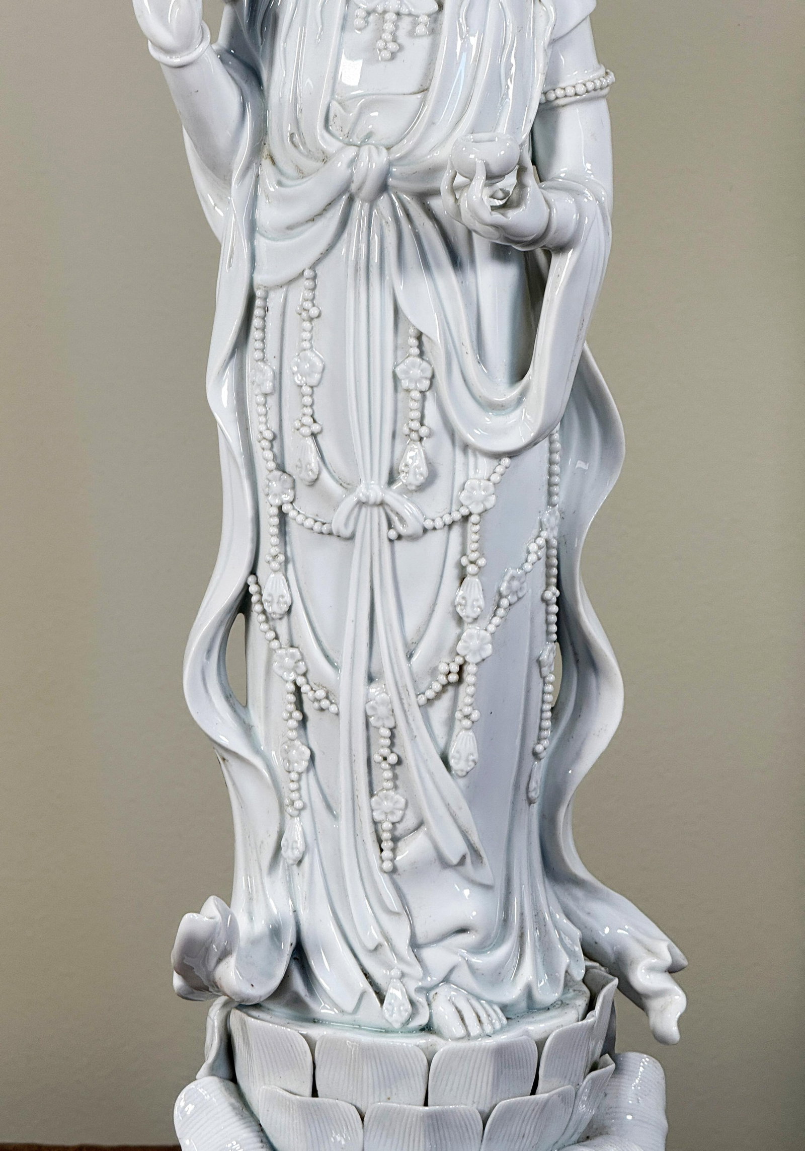 Vintage Chinese Blanc De Chine Guanyin Porcelain Deity Statue on Lotus Pedestal - 9