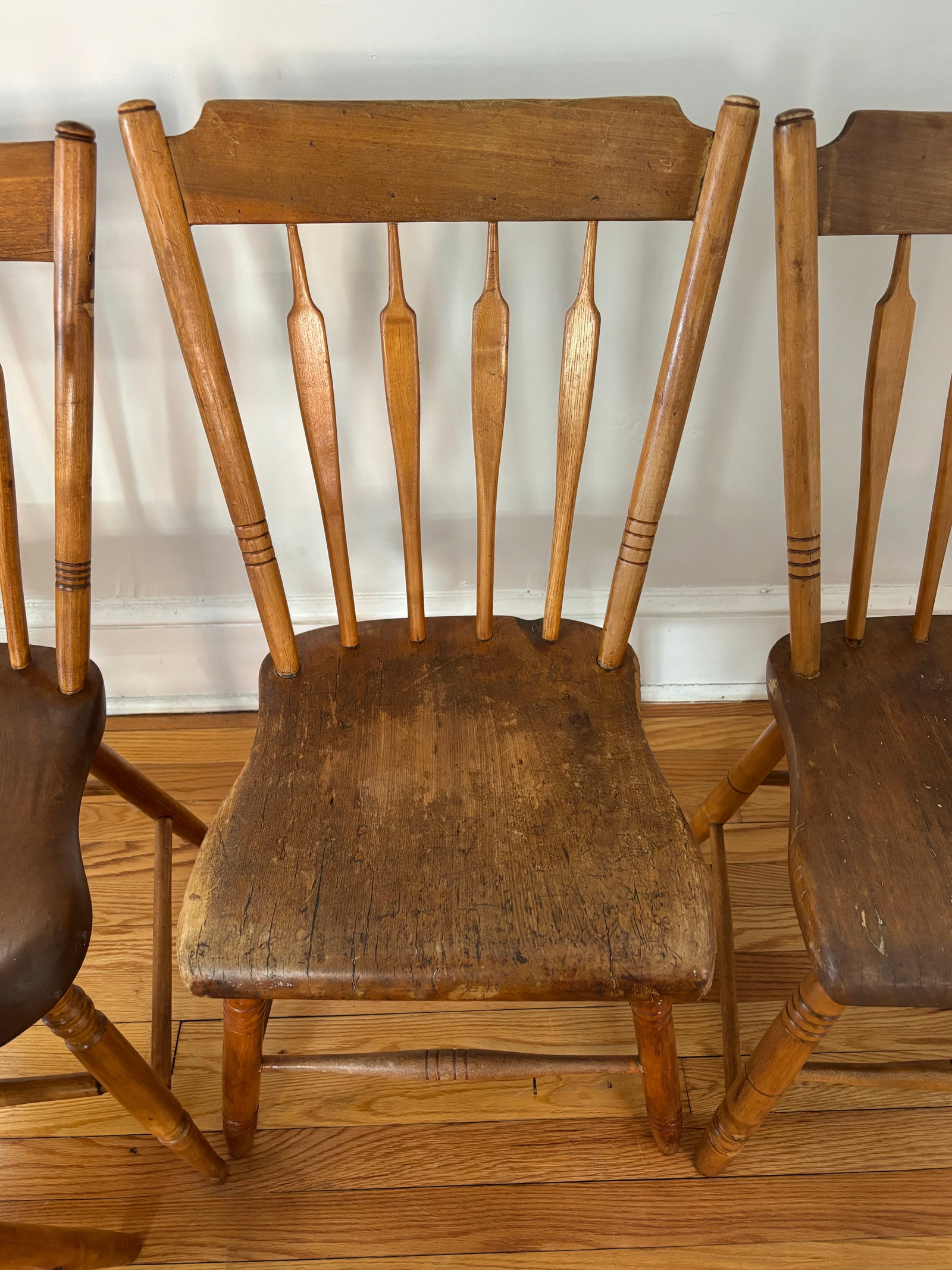 Antique Rustic Arrowback Windsor Dining Chairs Single Plank - A Set of Six - 11