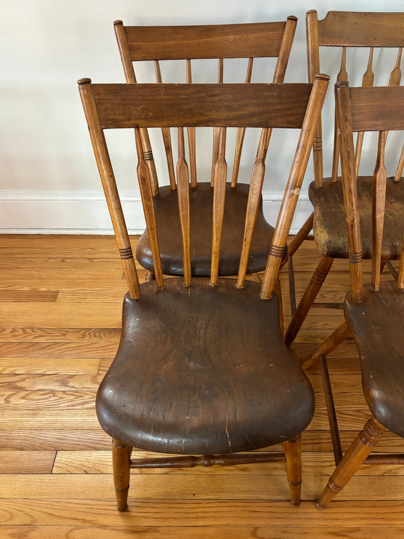 Antique Rustic Arrowback Windsor Dining Chairs Single Plank - A Set of Six - 4