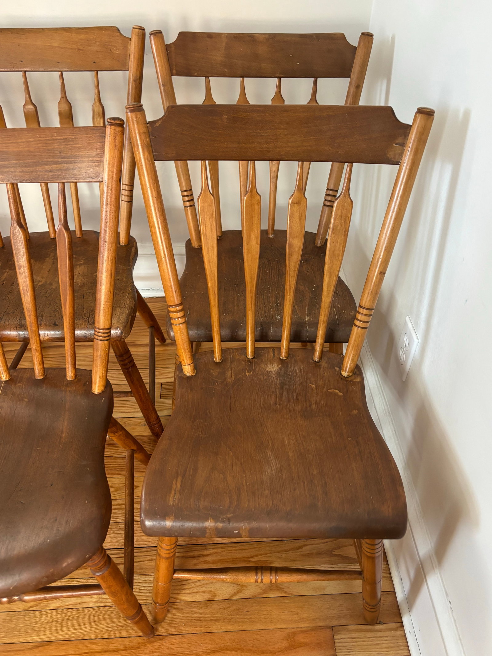 Antique Rustic Arrowback Windsor Dining Chairs Single Plank - A Set of Six - 6