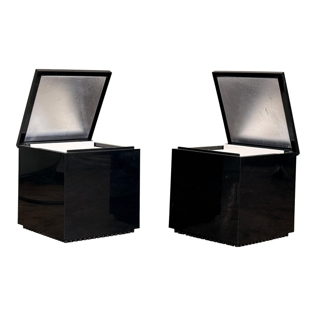 c.1970's Italian Mid Century Modern Cini & Nils Cuboluce Black Acrylic Table Lamps - A Pair: This original pair of Cuboluce table lamps was designed in 1972 by Franco Bettonica and Mario Melocchi for Cini & Nils and features iconic Italian modernist cube forms in glossy black acrylic with