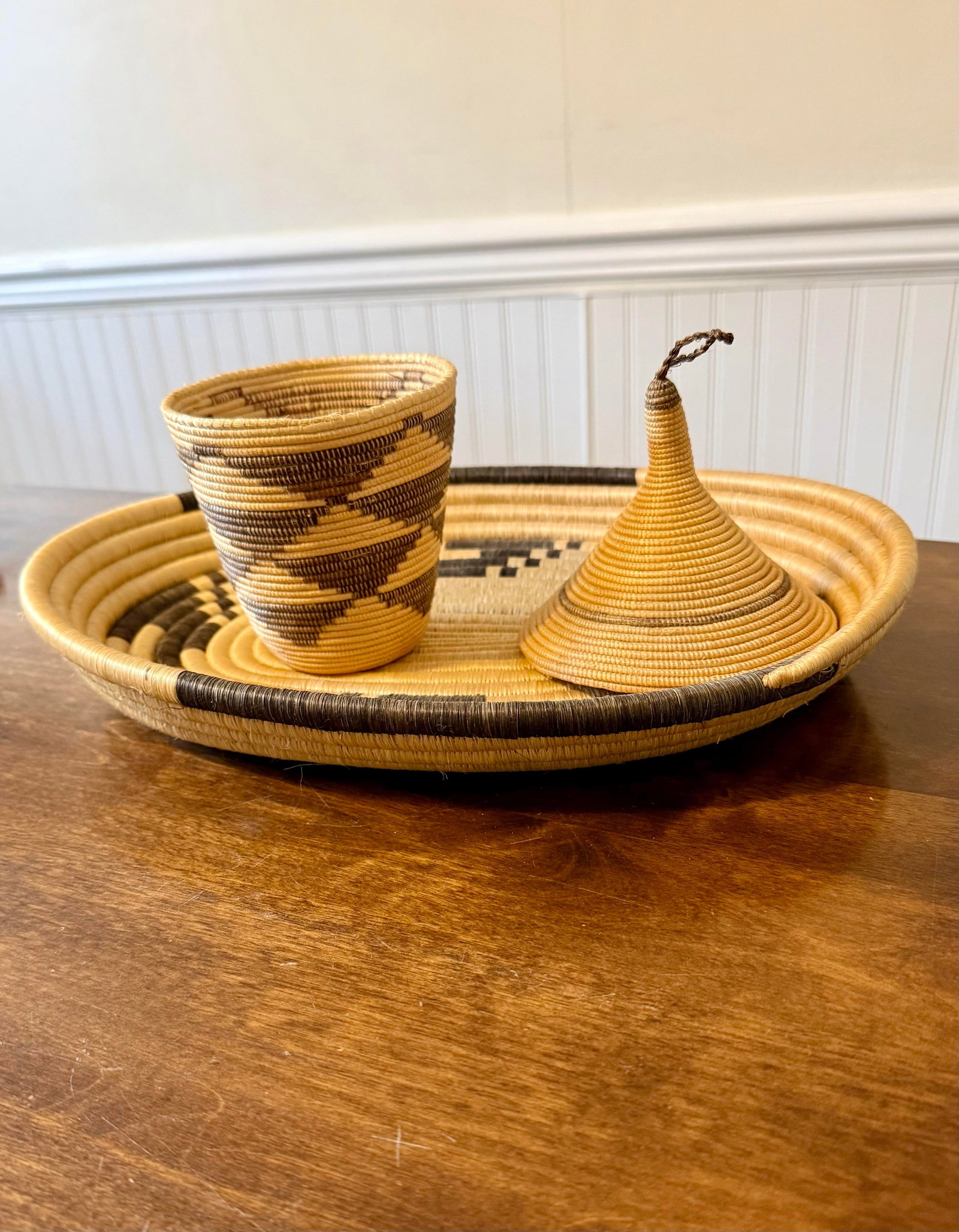 Set of 2, Rwandan Tutsi Woven Basket With Large Tray - 6
