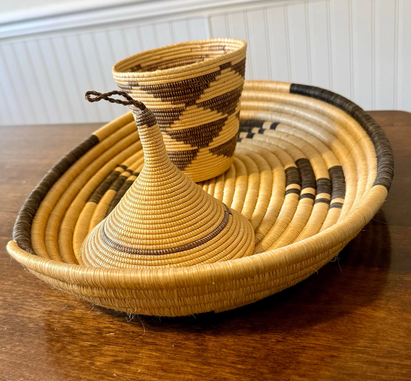 Set of 2, Rwandan Tutsi Woven Basket With Large Tray - 8
