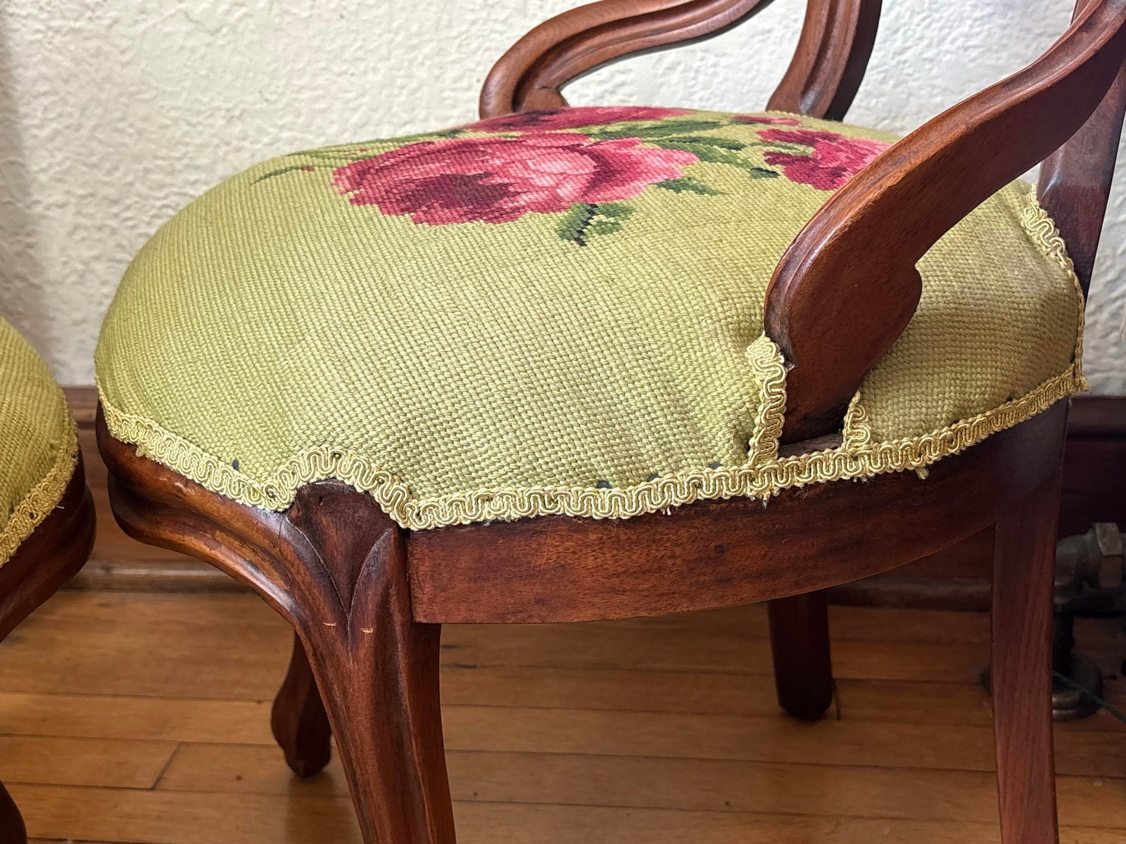 19th Century Victorian Mahogany Balloon Back Parlor Side Chairs - A Pair - 8