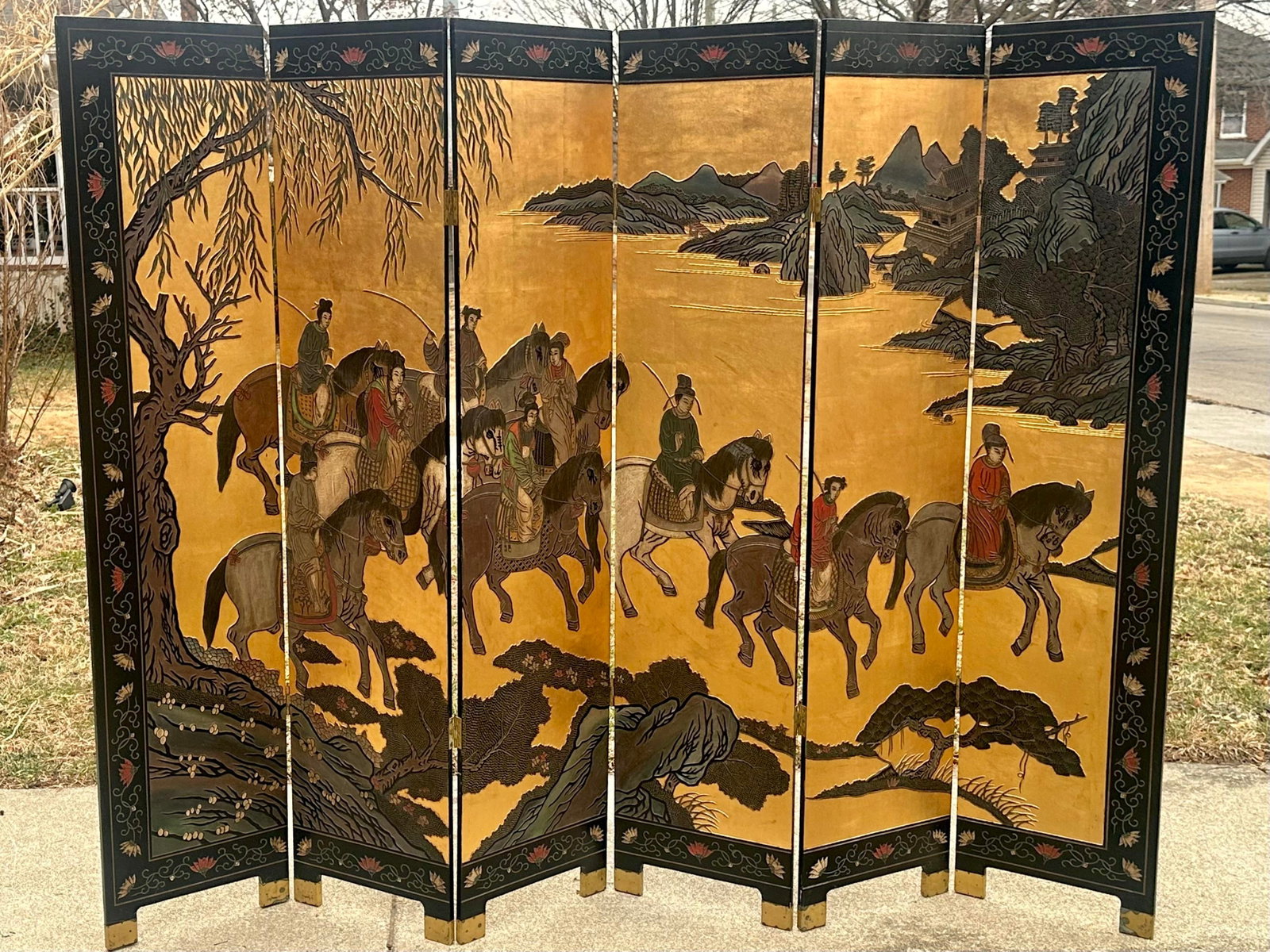 1970s Chinese Export Six Panel Coromandel Screen With Gold Leaf - 16
