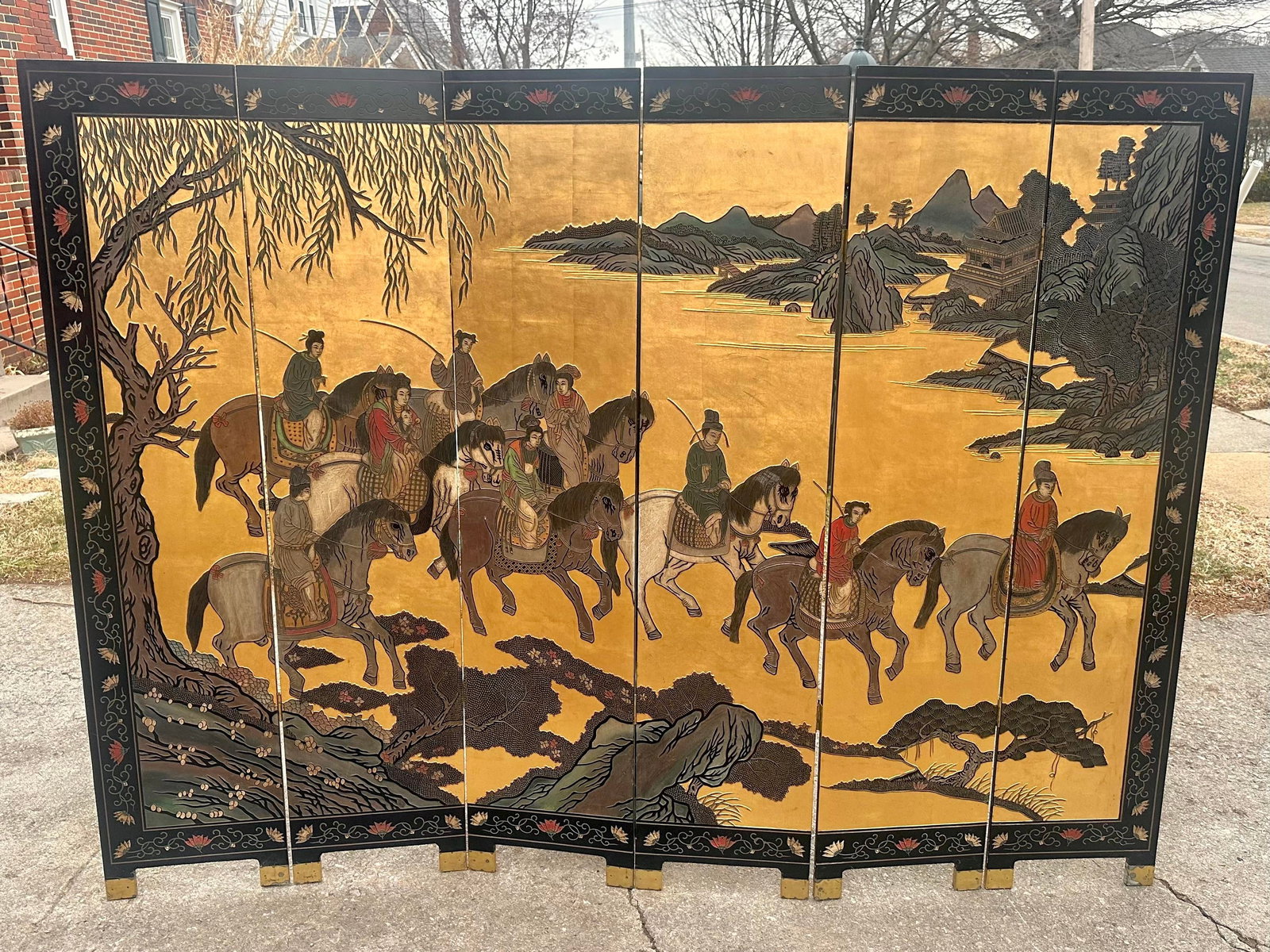 1970s Chinese Export Six Panel Coromandel Screen With Gold Leaf - 2