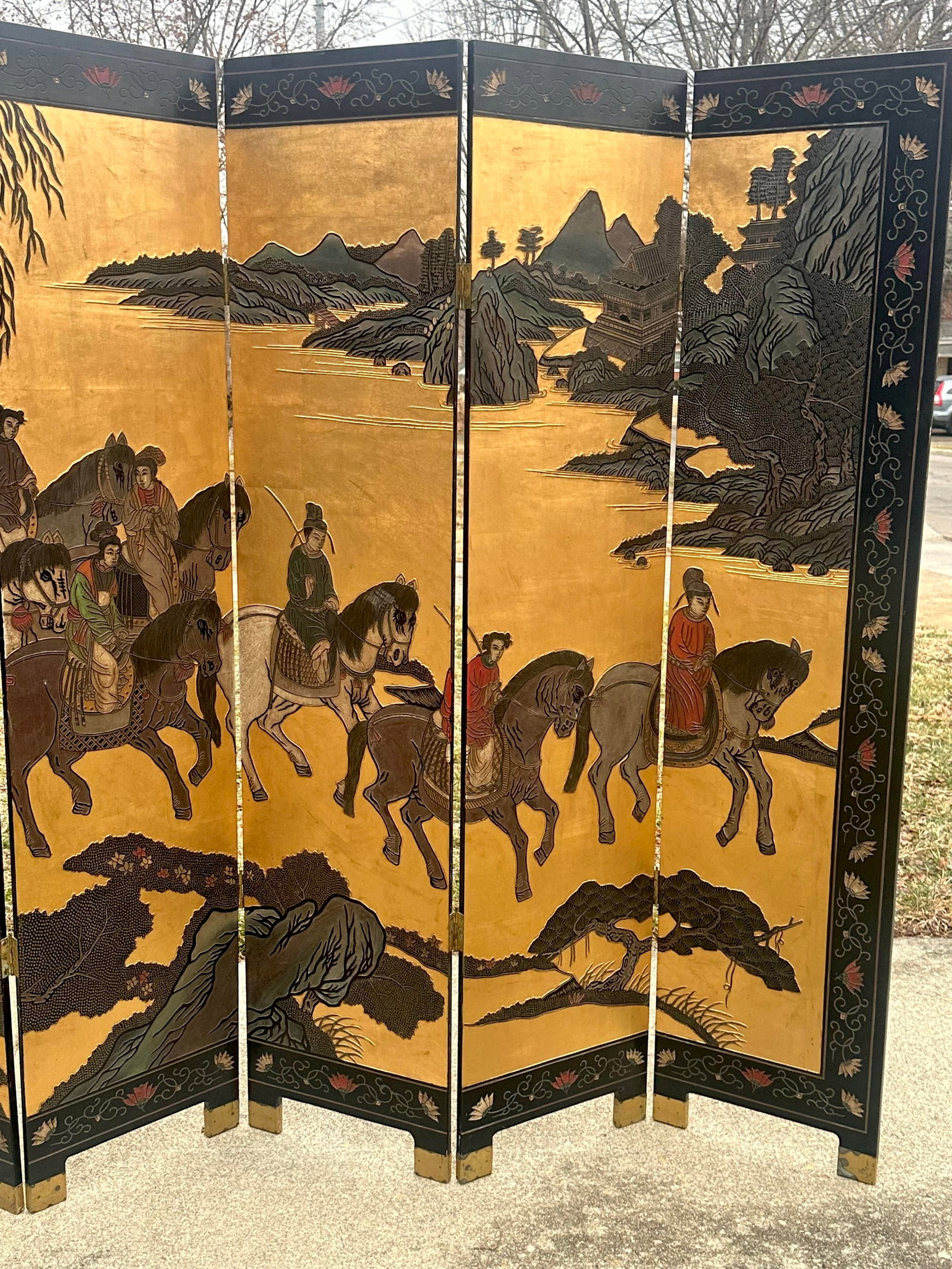 1970s Chinese Export Six Panel Coromandel Screen With Gold Leaf - 4