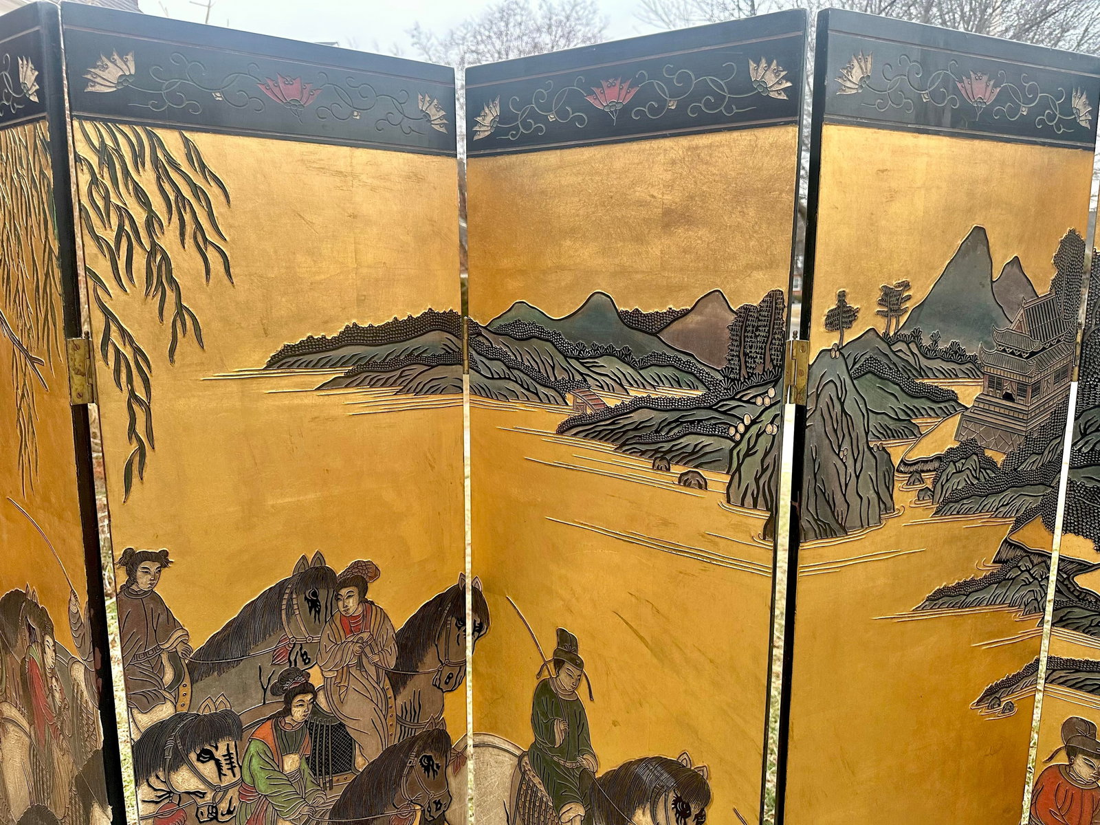1970s Chinese Export Six Panel Coromandel Screen With Gold Leaf - 5