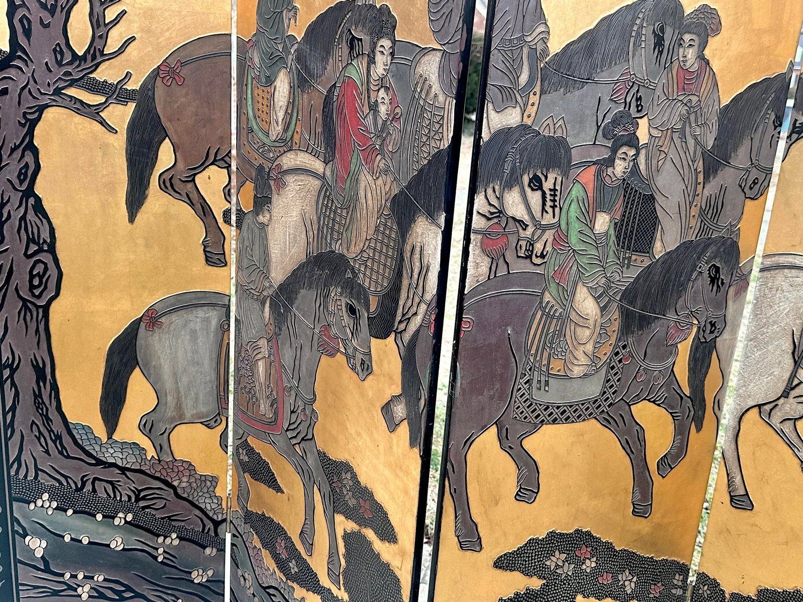 1970s Chinese Export Six Panel Coromandel Screen With Gold Leaf - 7