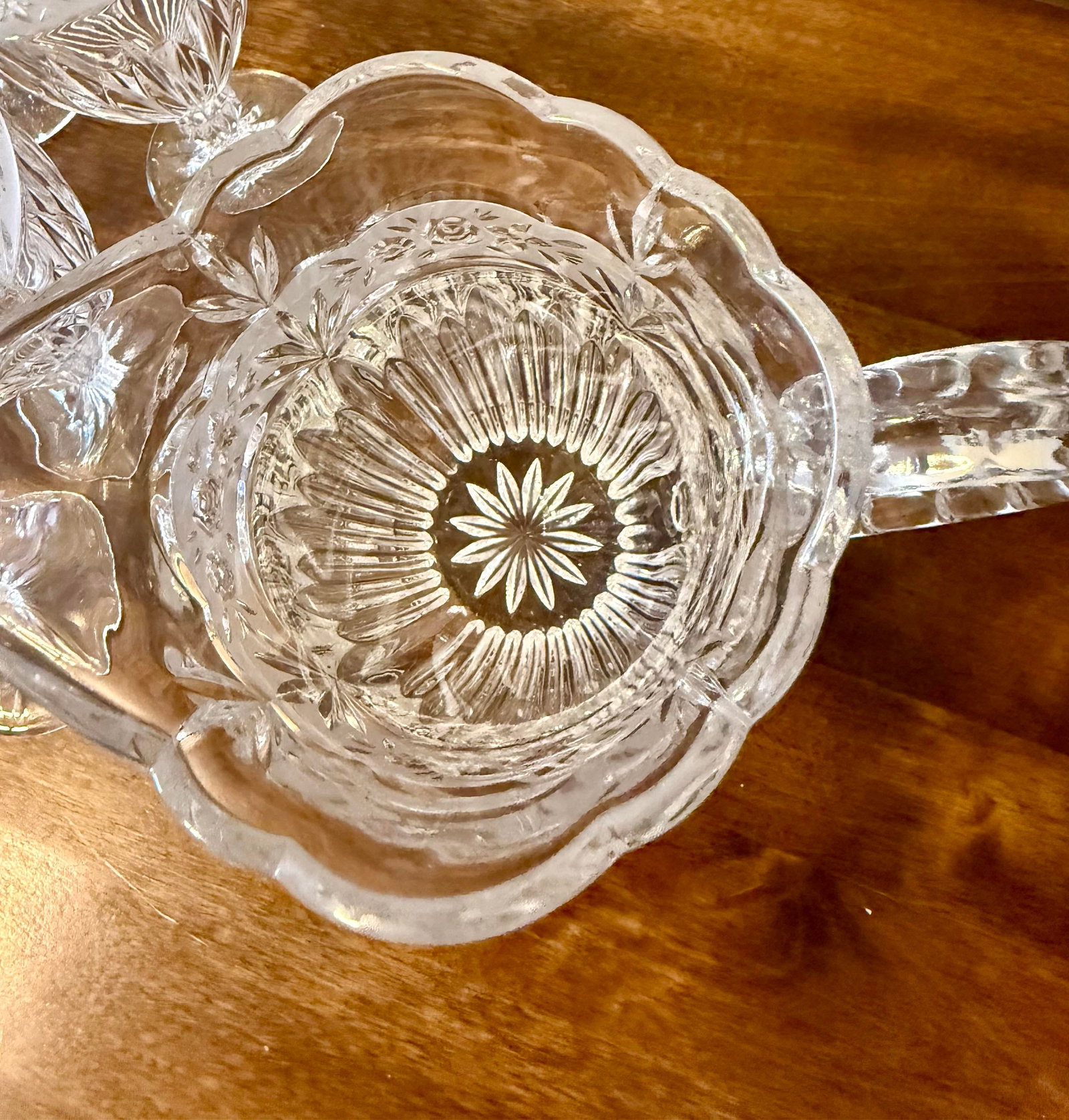 Late 20th Century Oneida "Southern Garden" Set of Pitcher and Eight Glasses - 9pcs - 10