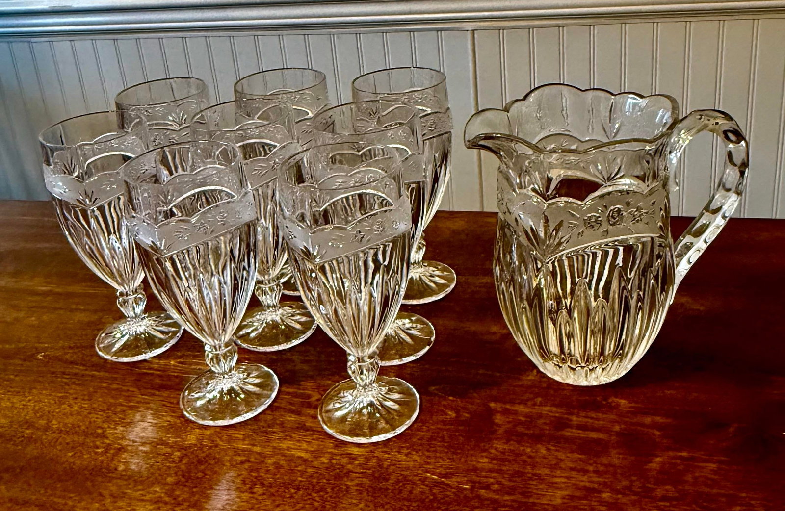 Late 20th Century Oneida "Southern Garden" Set of Pitcher and Eight Glasses - 9pcs - 11