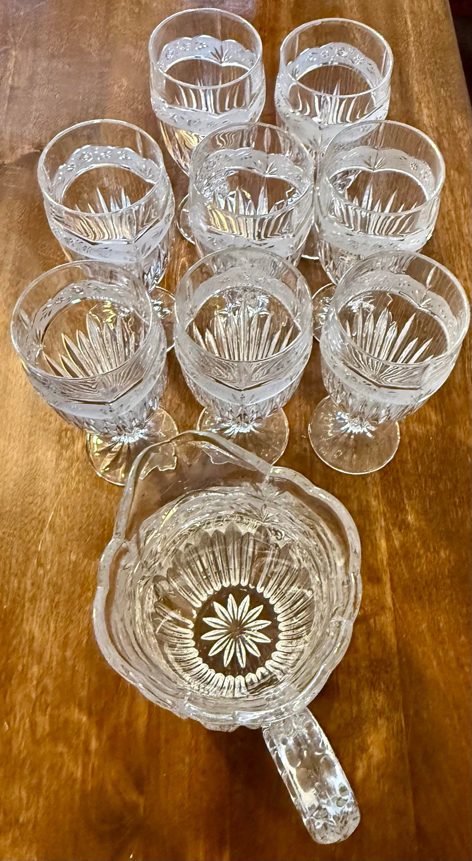 Late 20th Century Oneida "Southern Garden" Set of Pitcher and Eight Glasses - 9pcs - 12