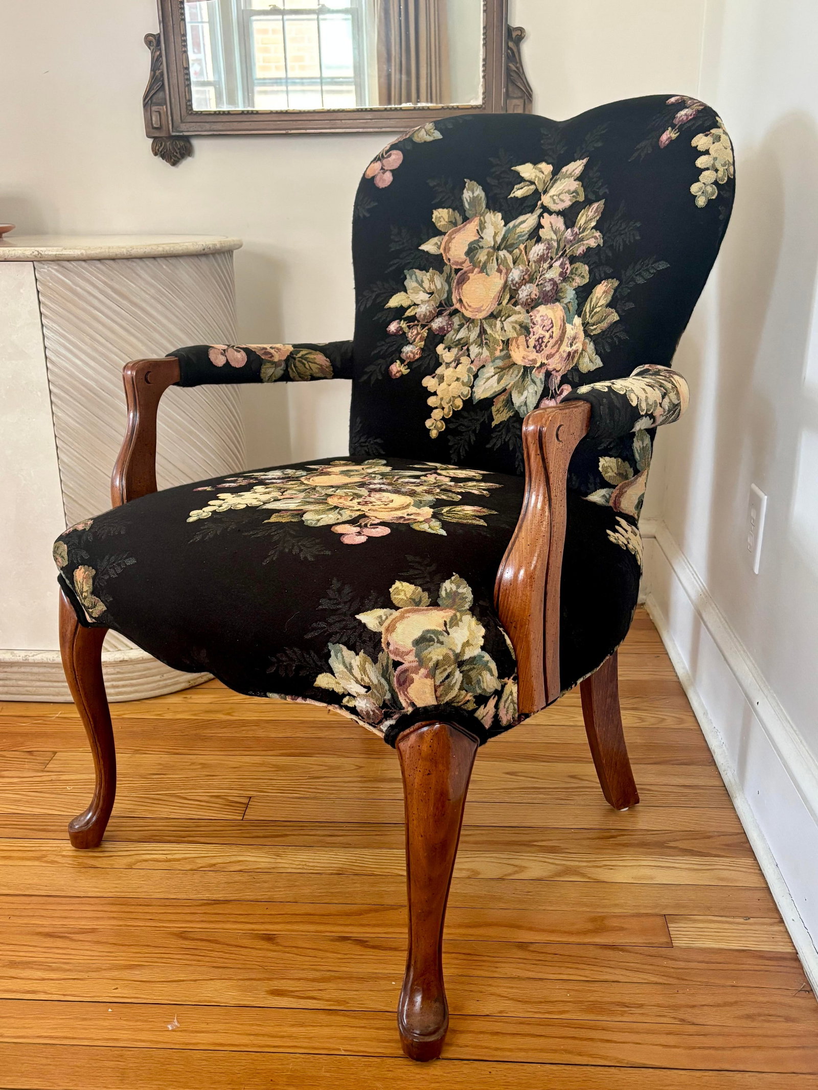 Late 20th Century French Louis XV Style Bergere Chair Upholstered in Pomegranate and Floral Fabric - 2