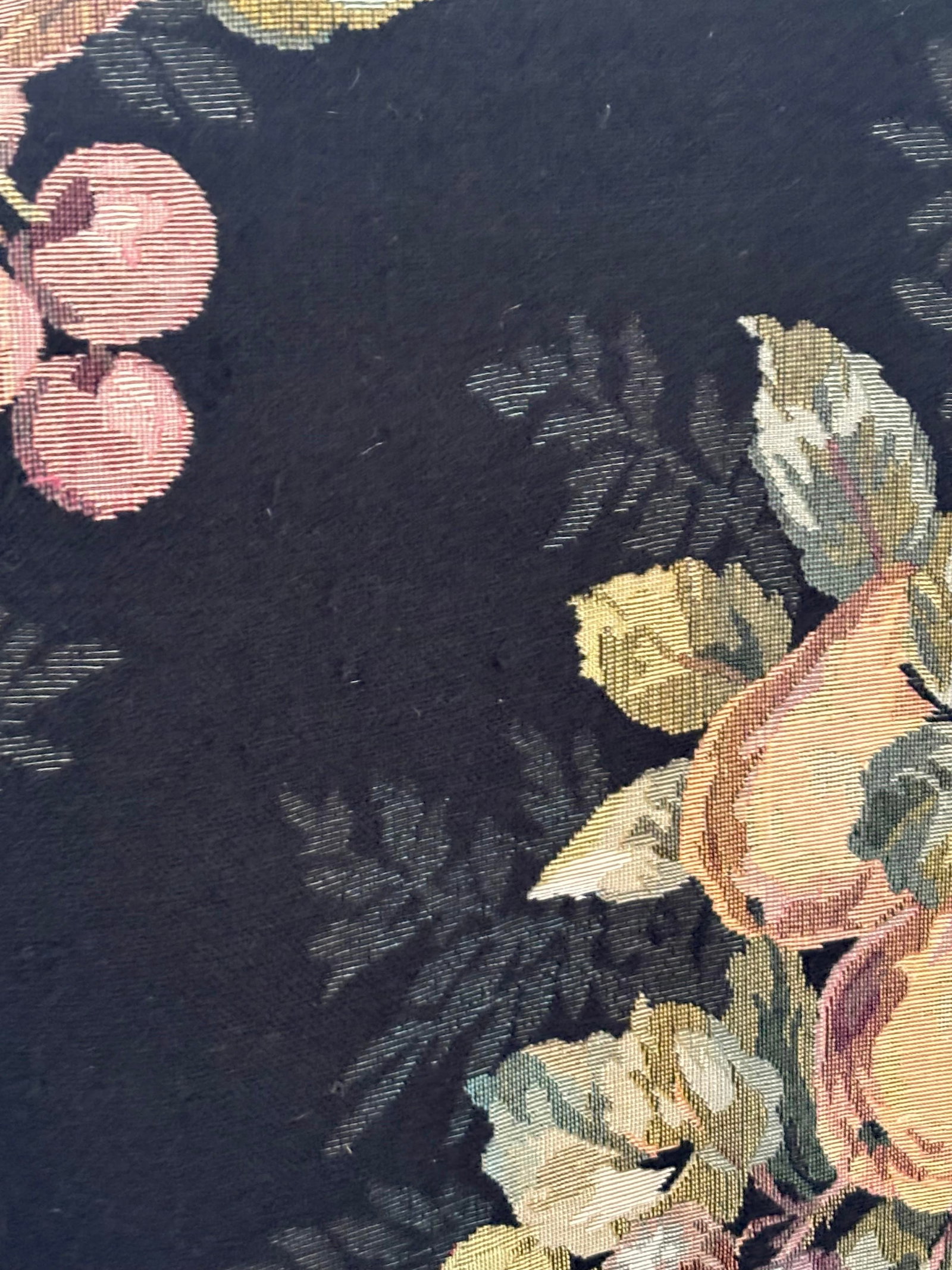 Late 20th Century French Louis XV Style Bergere Chair Upholstered in Pomegranate and Floral Fabric - 9
