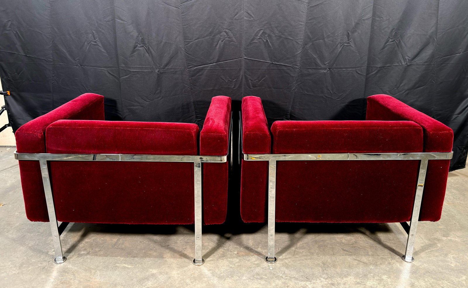 Stendig Mid-Century Modern Cube Lounge Chairs in Burgundy Mohair Velvet and Chrome, Robert Hausmann - 10