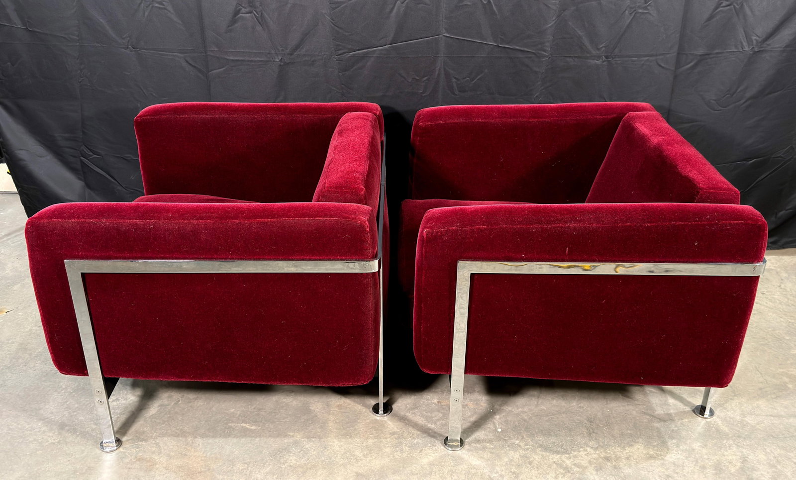 Stendig Mid-Century Modern Cube Lounge Chairs in Burgundy Mohair Velvet and Chrome, Robert Hausmann - 13