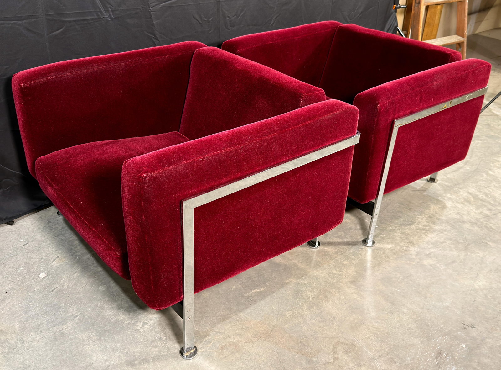 Stendig Mid-Century Modern Cube Lounge Chairs in Burgundy Mohair Velvet and Chrome, Robert Hausmann - 14