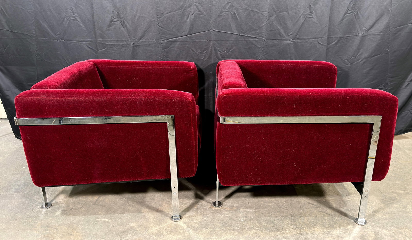 Stendig Mid-Century Modern Cube Lounge Chairs in Burgundy Mohair Velvet and Chrome, Robert Hausmann - 15