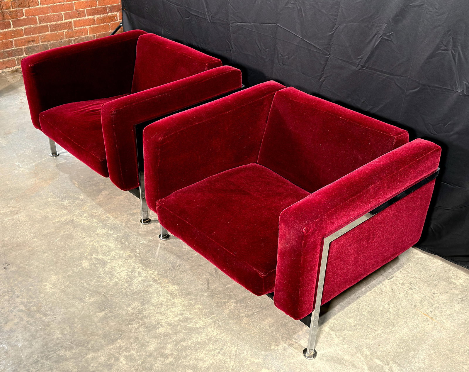 Stendig Mid-Century Modern Cube Lounge Chairs in Burgundy Mohair Velvet and Chrome, Robert Hausmann - 2